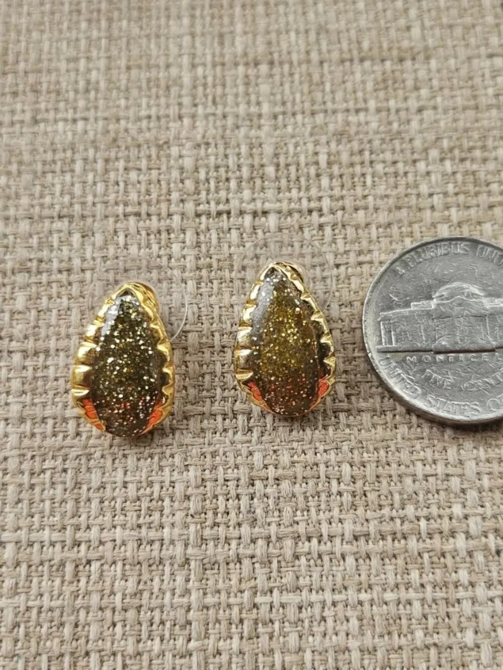 Vintage Earrings Gold Tone Sparkling Glitters Fashion Stud Jewelry Earrings